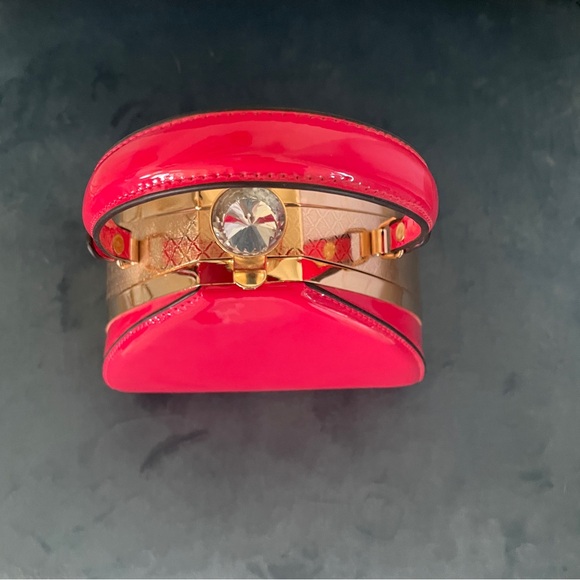 Hot pink handbag with gem clasp. - Picture 7 of 7